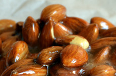 120-caramel-almonds